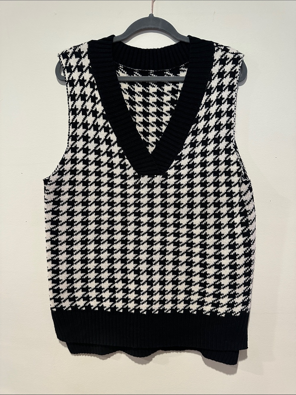 Black & White Houndstooth V-Neck Sweater Vest